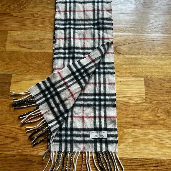 Authentic kids, Burberry scarf - Picture 4 of 6